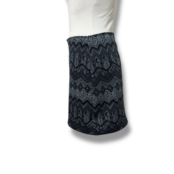 Athleta monarch geo print tech Black and Gray Mini Pencil Skirt fleece lined Sm - Picture 3 of 7